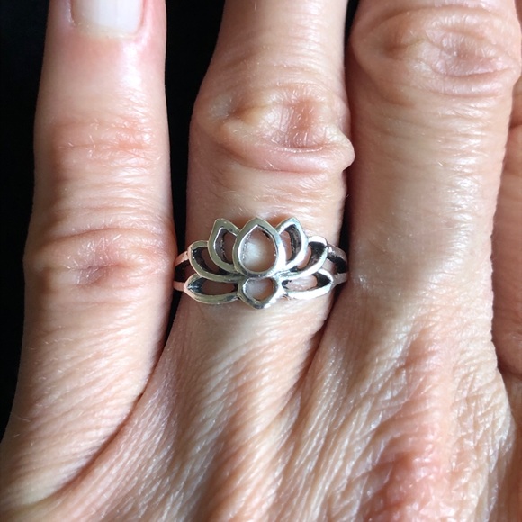 Jewelry - Elegant Silver Lotus Ring